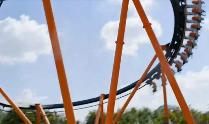 🚨 BARRACUDA STRIKE ANNOUNCED 🚨 Texas&rsquo; first inverted family coaster is coming to SeaWorld San Antonio!! Featuring dive and skim elements above the water ski lake, a 90ft lift hill, and 1,800ft of sea blue track the ride will open in Spring 20