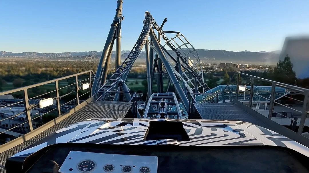 🚨 HOLLYWOOD DRIFT IN TESTING 🚨 This spinning launched coaster coming in 2026 has entered the extended testing phase with one of its four car trains having gone through the first launch!! The 4,100ft long ride contains several launches and full 360 