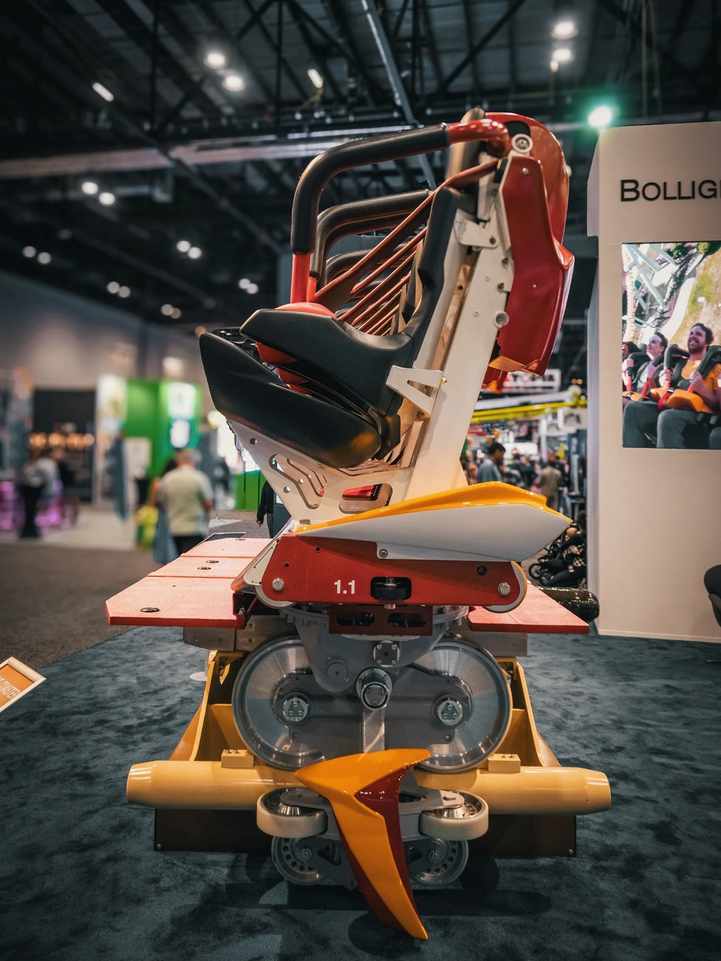 A detailed look at the train for Tormenta Rampaging Run 🐂 The vehicle for this GIGA dive features some subtle improvements over previous versions, including a larger front platform eliminating the need for a front floor comb, a change in seat design