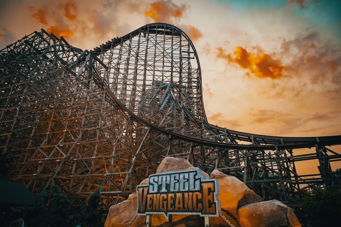 Steel Vengeance is that coaster we all designed ourselves in PlanCo &amp; NoLimits and still can&rsquo;t believe it&rsquo;s real. Insane elements, way longer than any coaster built today typically is, and epic pacing. 
.
📸: @park_paradise 
.
#roller
