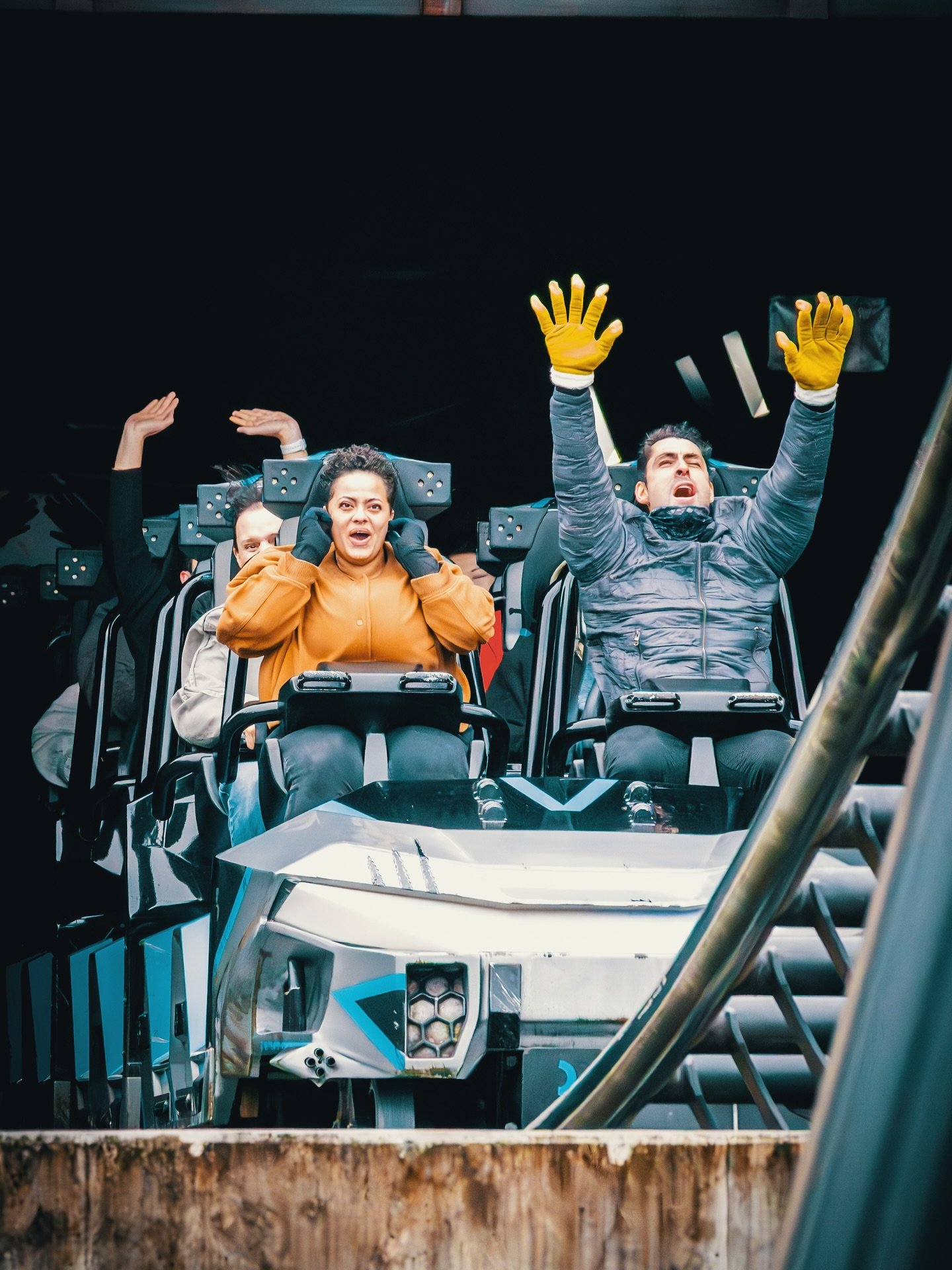 When did you first race against the raptors? 
.
📸: @park_paradise 
.
#rollercoaster #coasters #themepark #universalstudiosorlando #universal