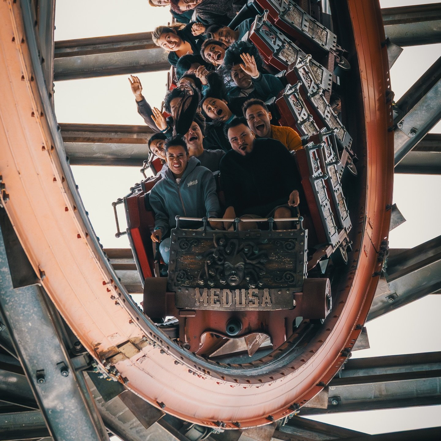 Medusa Steel Coaster might be one of the most underrated coasters out there! How many RMC coasters have you been on and who&rsquo;s been on the most!? 
.
📸: @park_paradise 
.
#rollercoaster #coasters #themepark #sixflagsmexico sixflags
