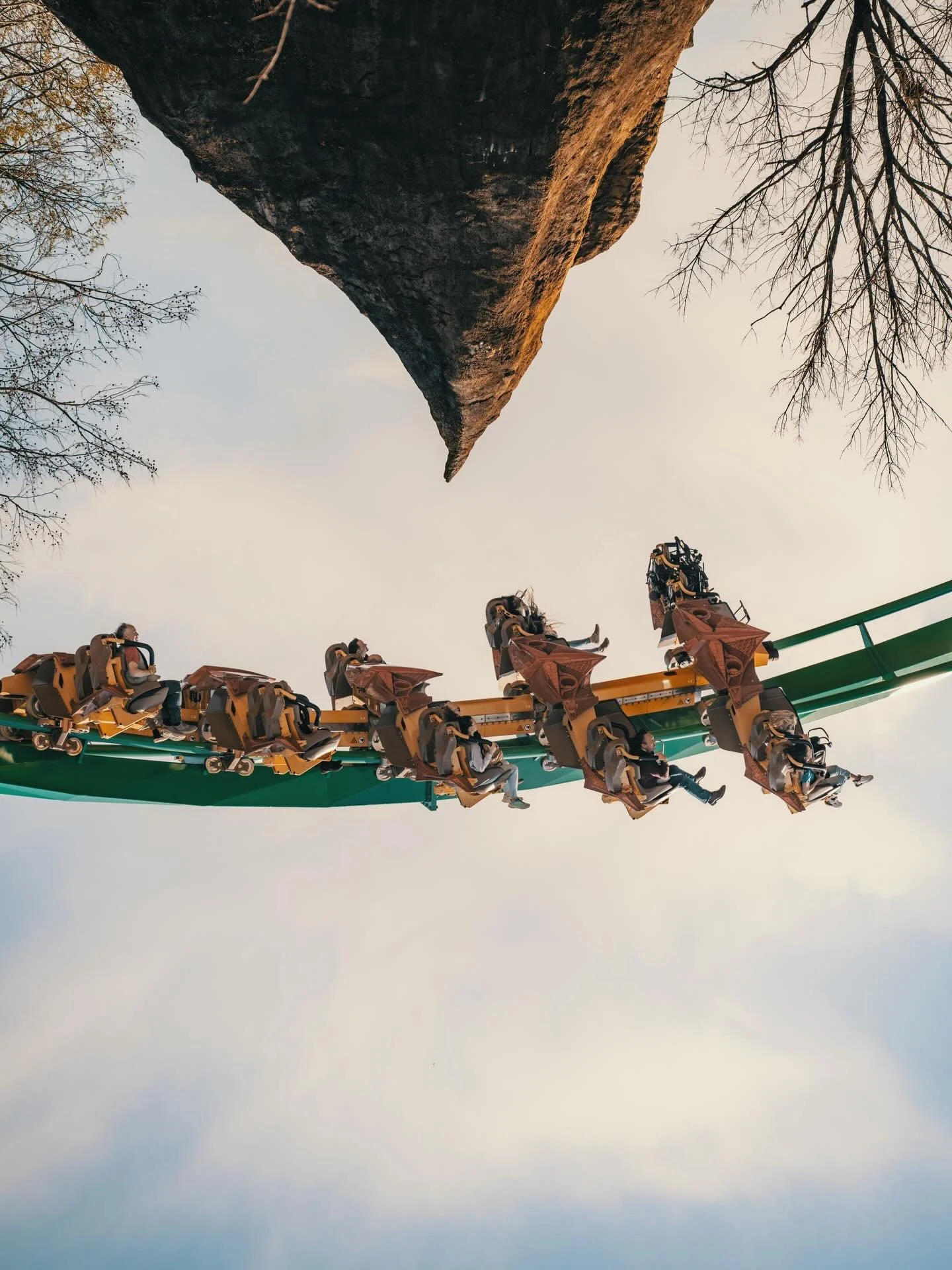King&rsquo;s Dominions is back open for the 2026 season!! Anyone excited for a full season of soaring through Jungle X on Rapterra and Pantherian?! 
.
📸: @park_paradise 
.
#rollercoaster #coasters #themepark #kingsdominion sixflags