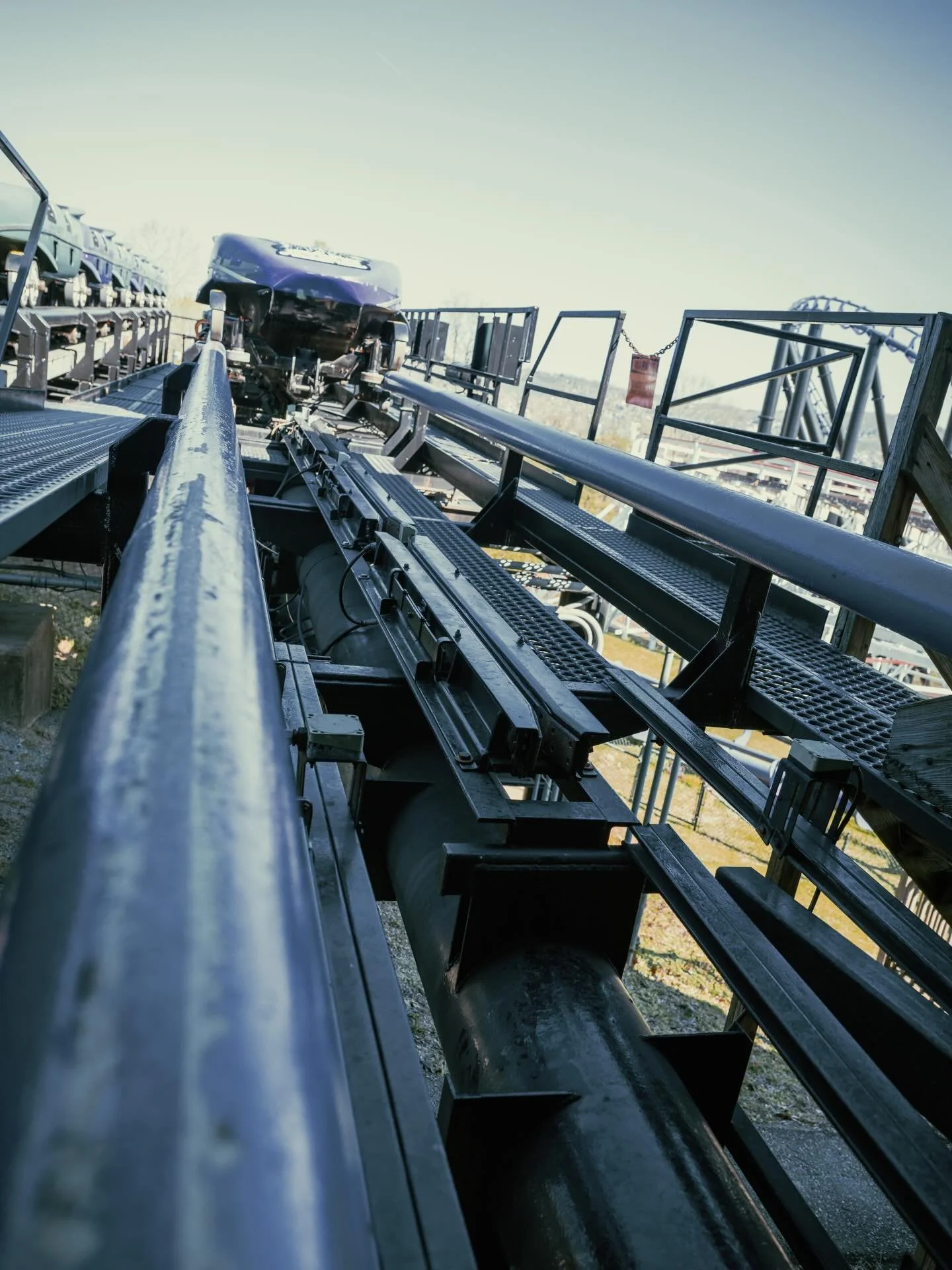 The Legend lives on as Phantom&rsquo;s Revenge celebrates 25 years! In celebration of this anniversary, the ride has rearranged its cars to feature alternating colors! 
.
📸: @park_paradise 
.
#rollercoaster #coasters #themepark #kennywood #pittsburg