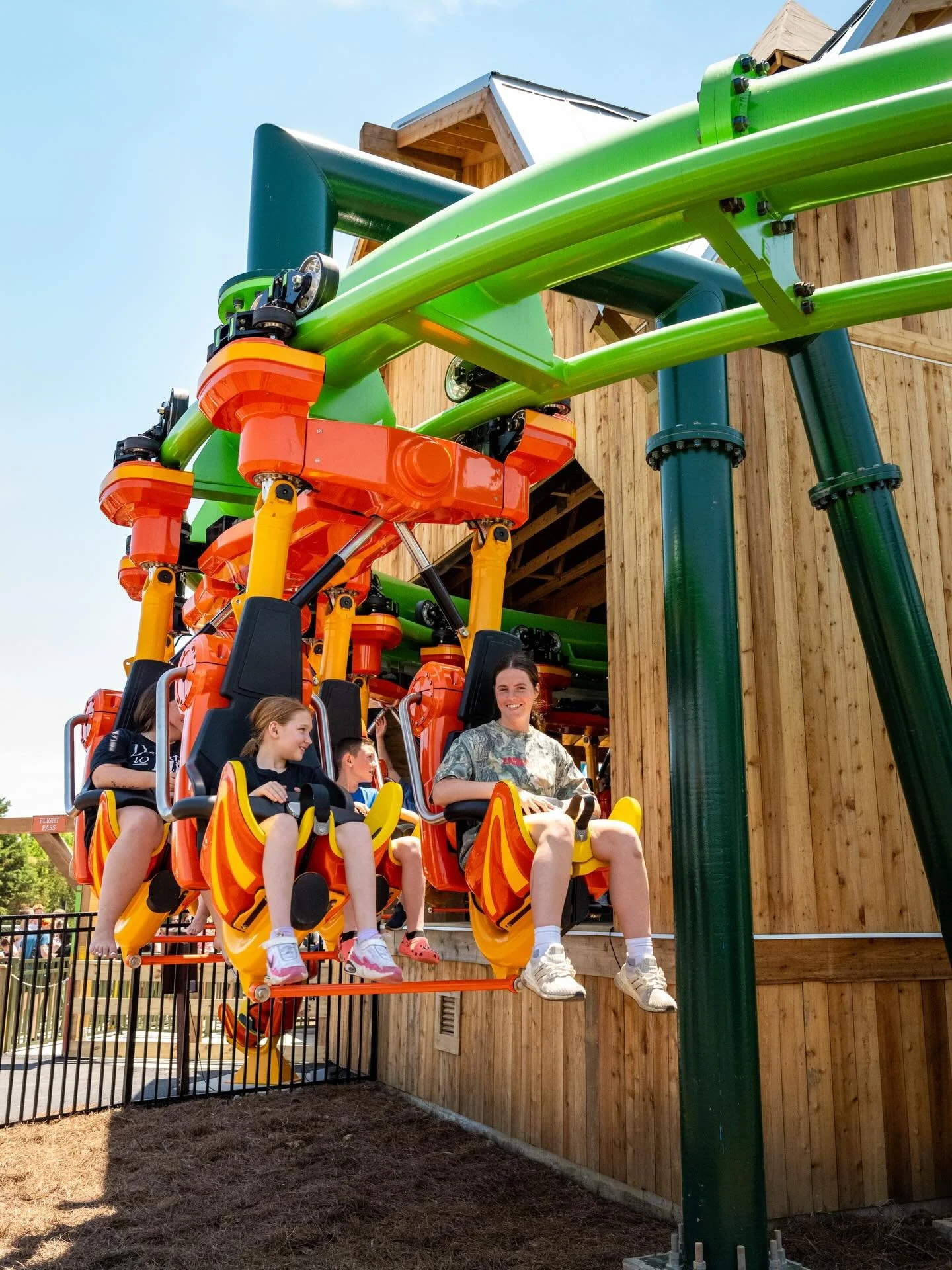 🚨 FLYING FOX NOW OPEN 🚨 Kentucky Kingdom&rsquo;s 6th coaster is one of its best delivering a butter smooth and surprising thrilling ride!! Seriously, this rides got airtime!! A truly perfect addition that delivers smiles every time. Be sure to visi