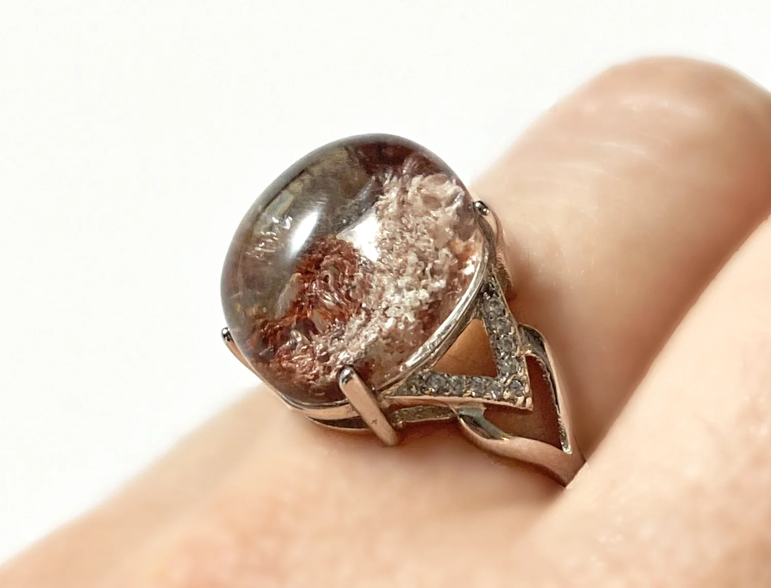 DUOVEKT Natural Red Phantom Quartz Ring - Adjustable Crystal Bead Ring For Women & Men, 15x12mm Stone