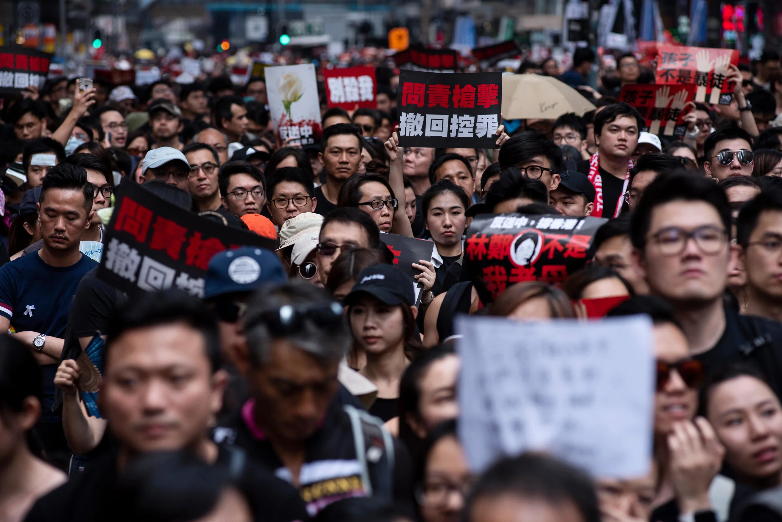 港府強硬修法《逃犯條例》,大開引渡後門,引發港人怒火,共200萬人參與「反送中」大遊行。攝:SOPA Images Limited / Alamy Stock Photo