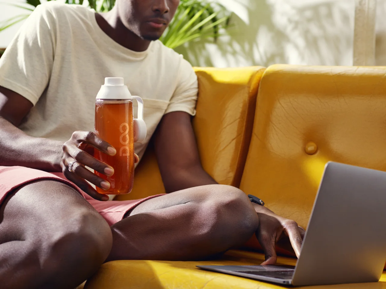 Drinkfinity_Sofa_0049-1280x960.jpg