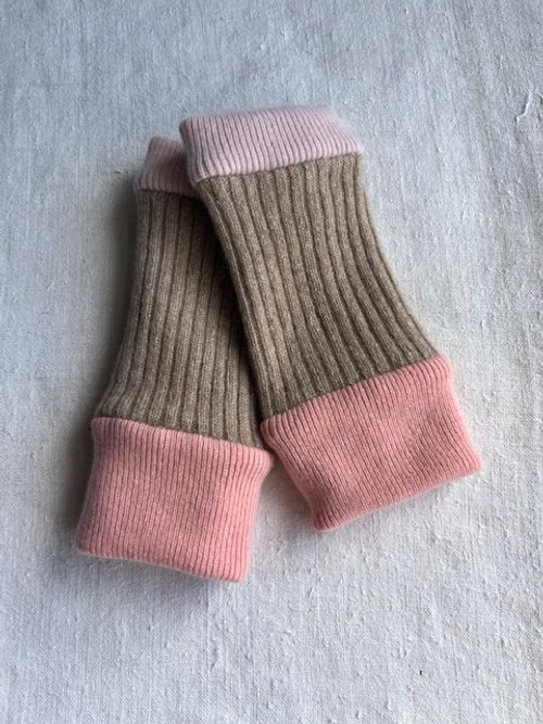 Cashmere Cuffs. no 204
