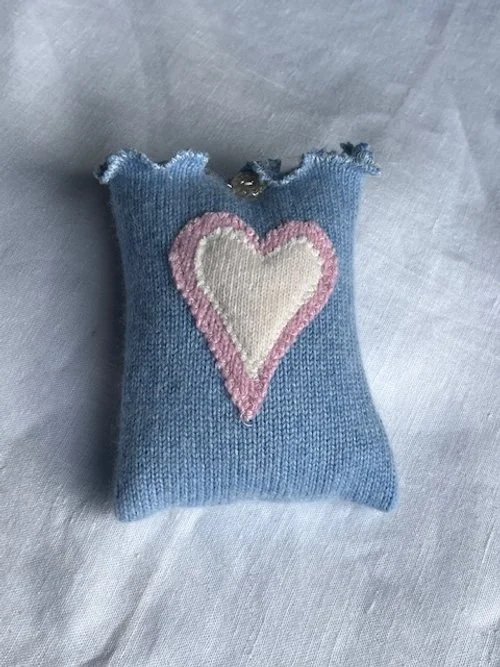 Small Cashmere Lavender bag with Hearts
