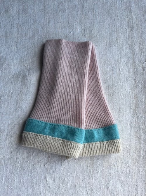 Cashmere Cuffs. no 192