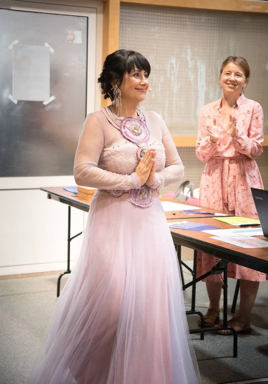 НАСТРАИВАЕМСЯ И ПОЗНАЁМ.