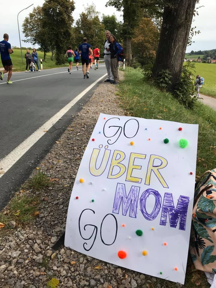 Über Moms Signage on Race Day