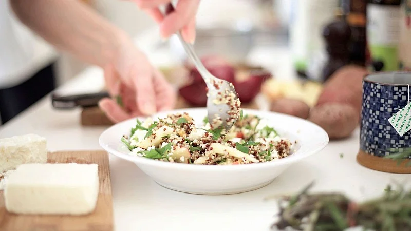 Making-Quinoa-Salad-with-Zesty-Pureed-Beetroot-1920x1080.jpg