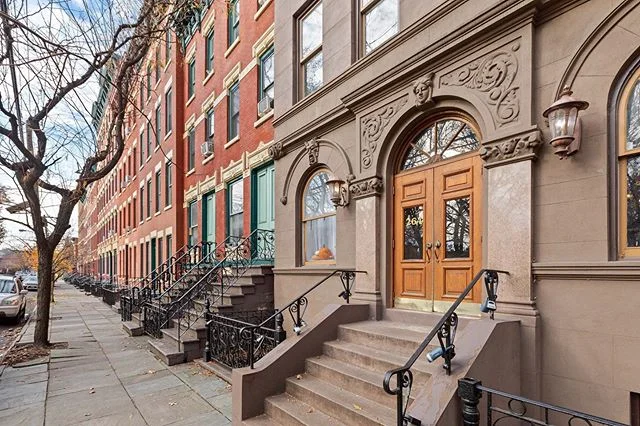 📍264 9th Street  Apartment 2N  Jersey City
NJ 07302 
Asking Price $749,000
Maintenance Charge $ 571
Tax $10,042/2019
Approximate Sq Ft 1102
🛏 Bedrooms - 2 🛁 Bathrooms - 2 🚗 Parking - 1 Car

Overlooking 3.2 acre Hamilton Park, this southern exposu