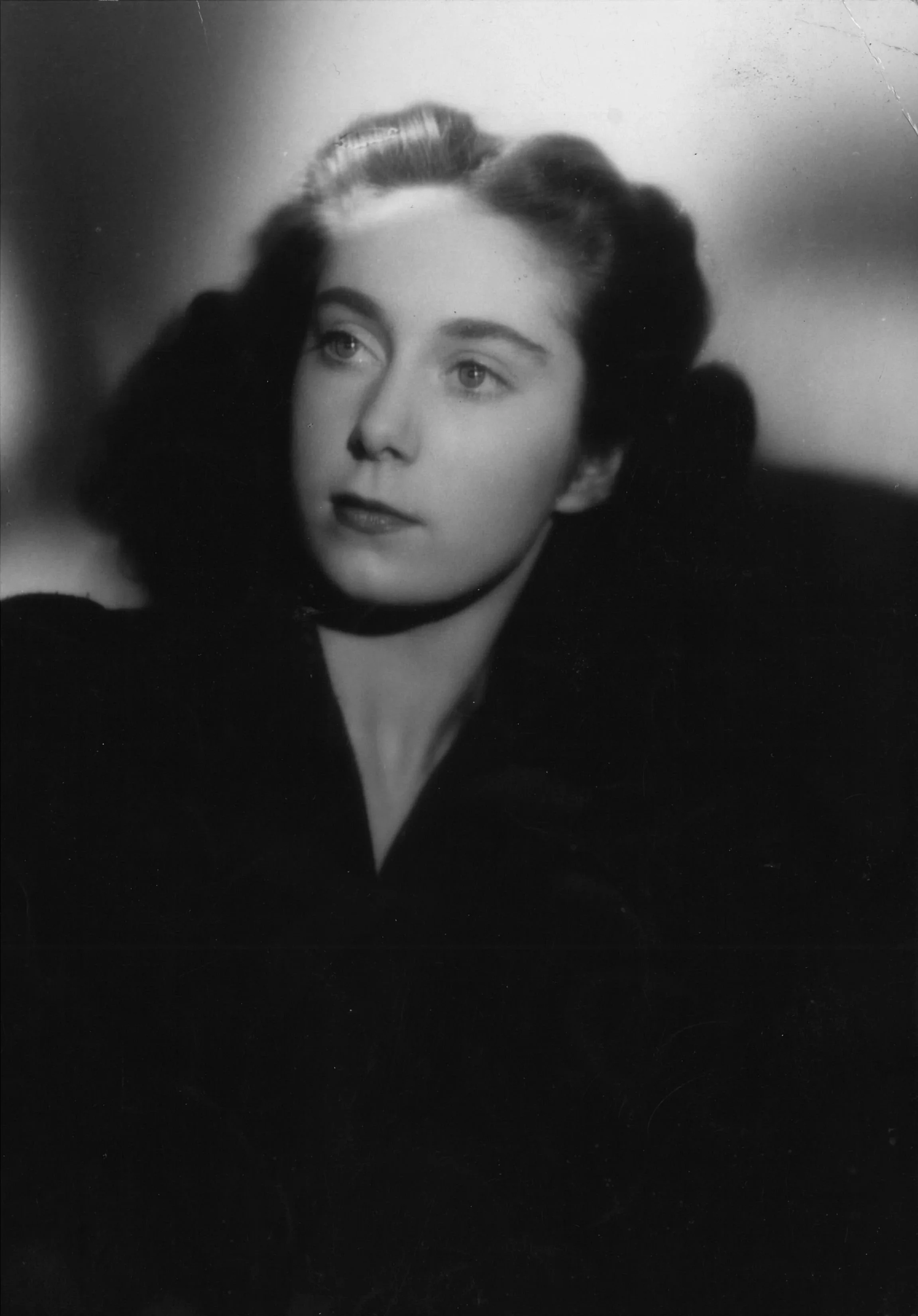 gillian-lynne-young-portrait.jpg