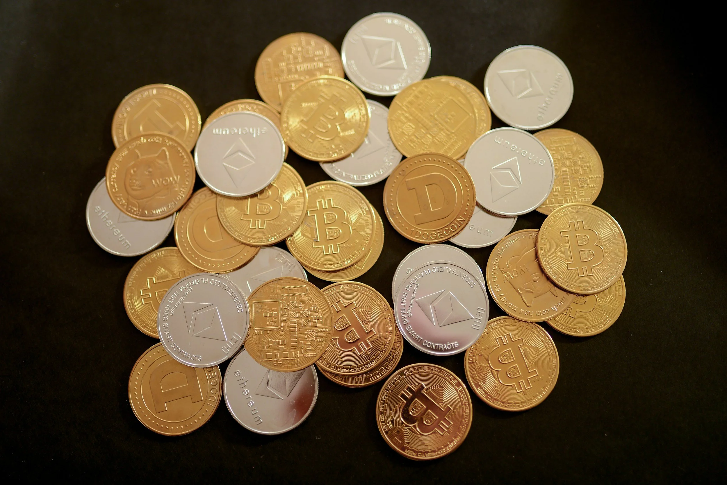 Who stands behind tokenised money?