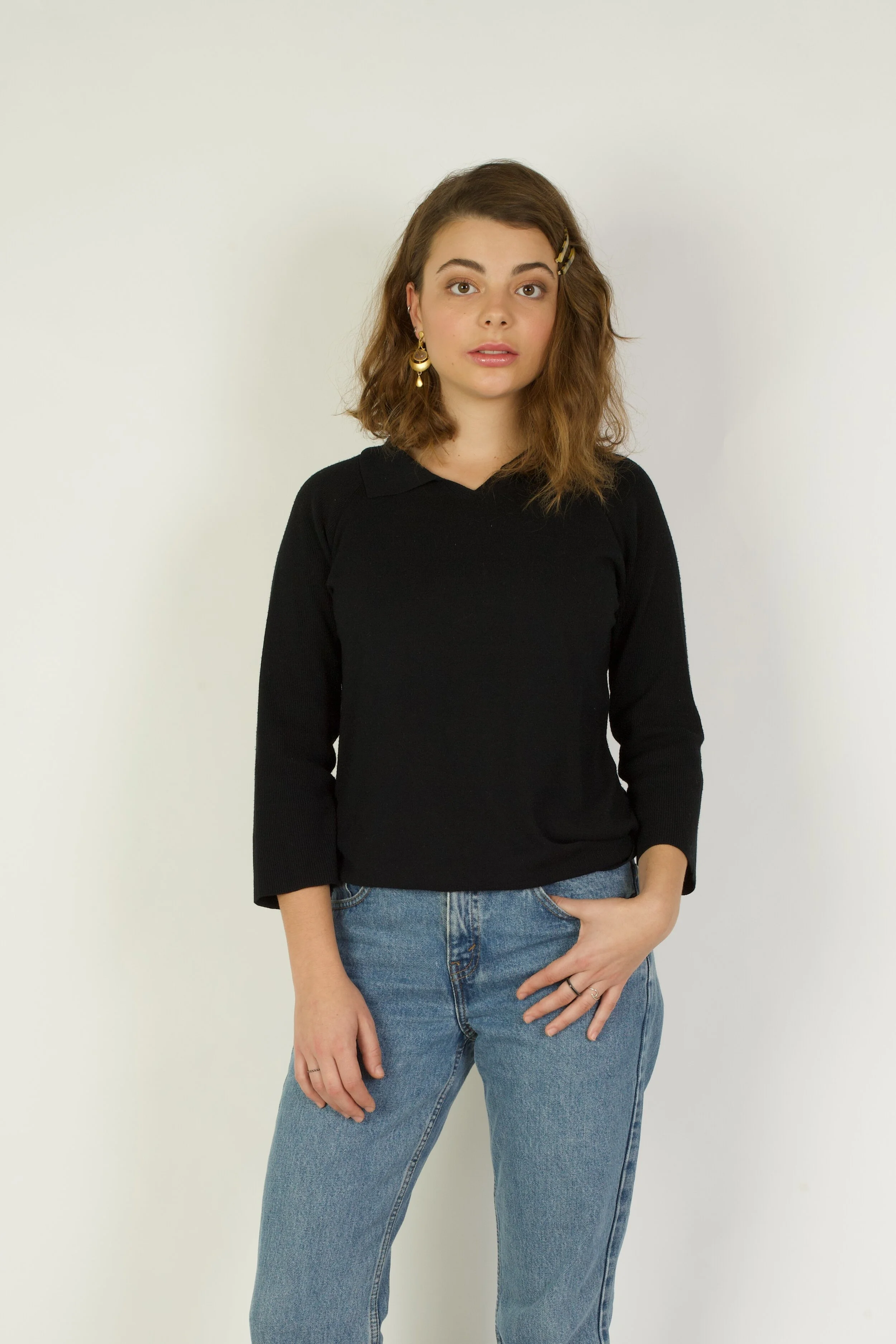 90's black lapel neck sweater, Size M