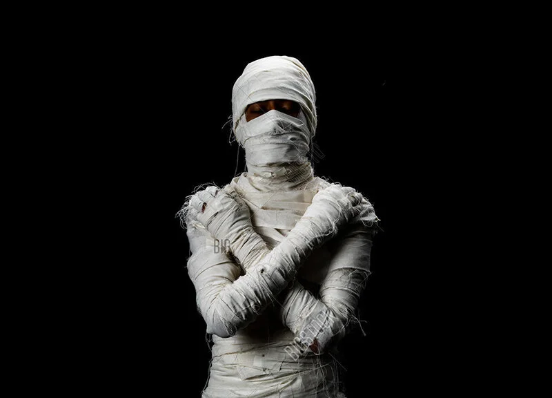 Eyes can be opened or closed