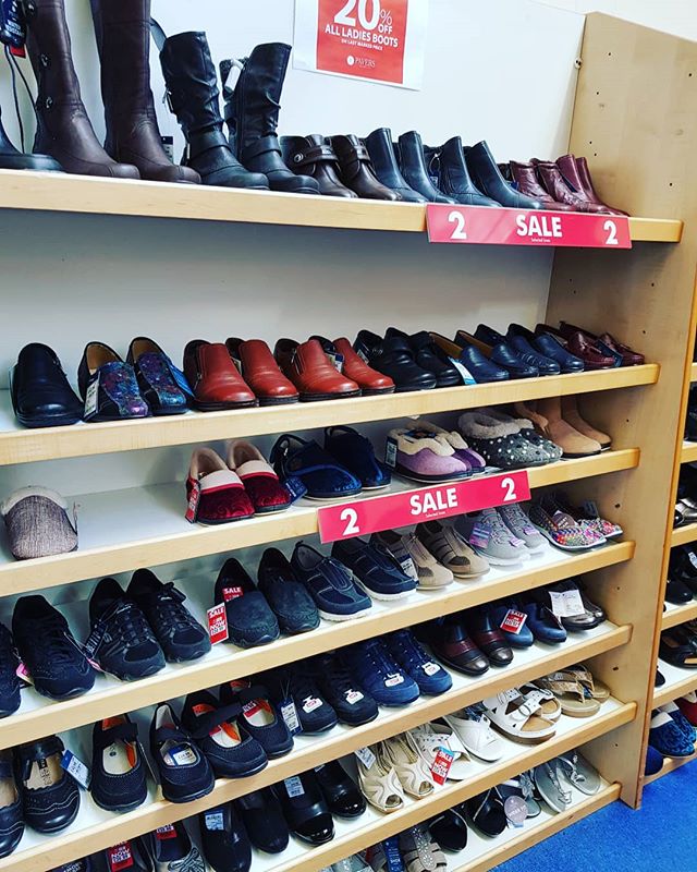 👢👡 {Small feet alert!} 👞👟 Mackinnon Mills in Coatbridge have a great sale on, starting at a size 2 👏🏼 🧐 Some sizing facts: The average UK male shoe size is a 10, and females a 6. 
40 years ago they were 2 sizes smaller! 🧐 The average male 100