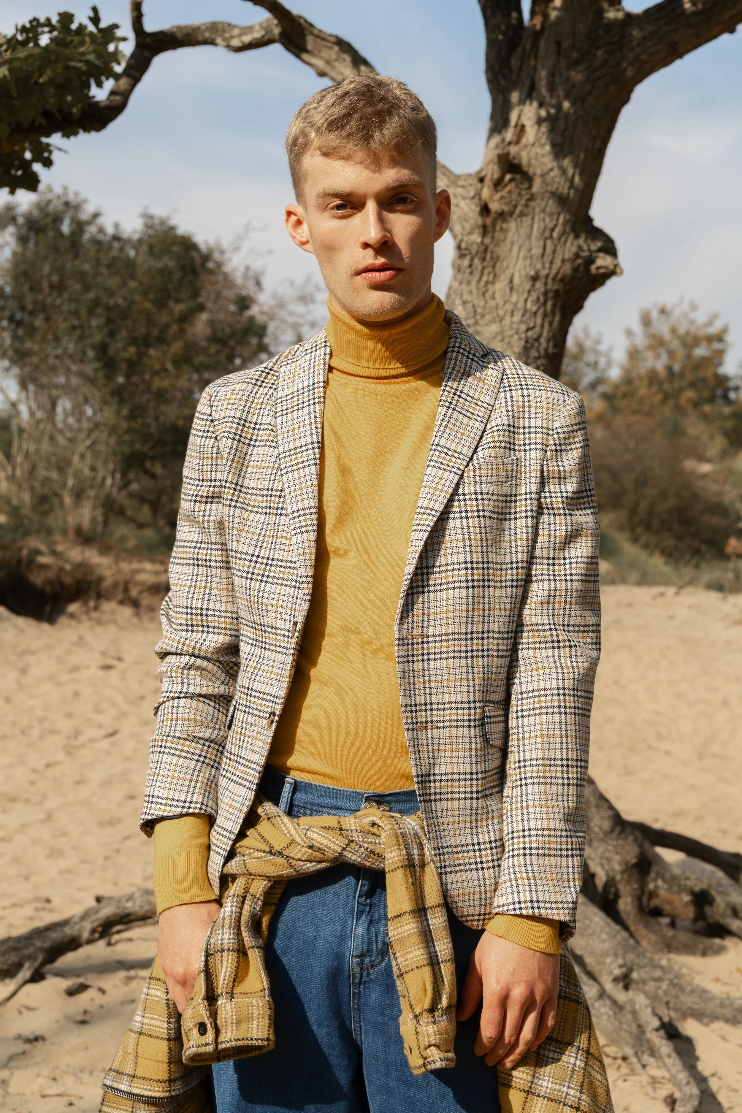 Turtle neck River Island, pants Zara, jacket Zara, yellow jacket River Island.