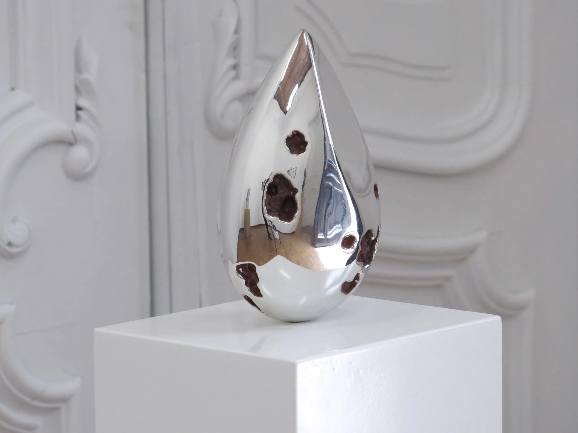 ALEX ITO Seed of End, 2018, Chromed resin, HDU foam, oxidized iron powder