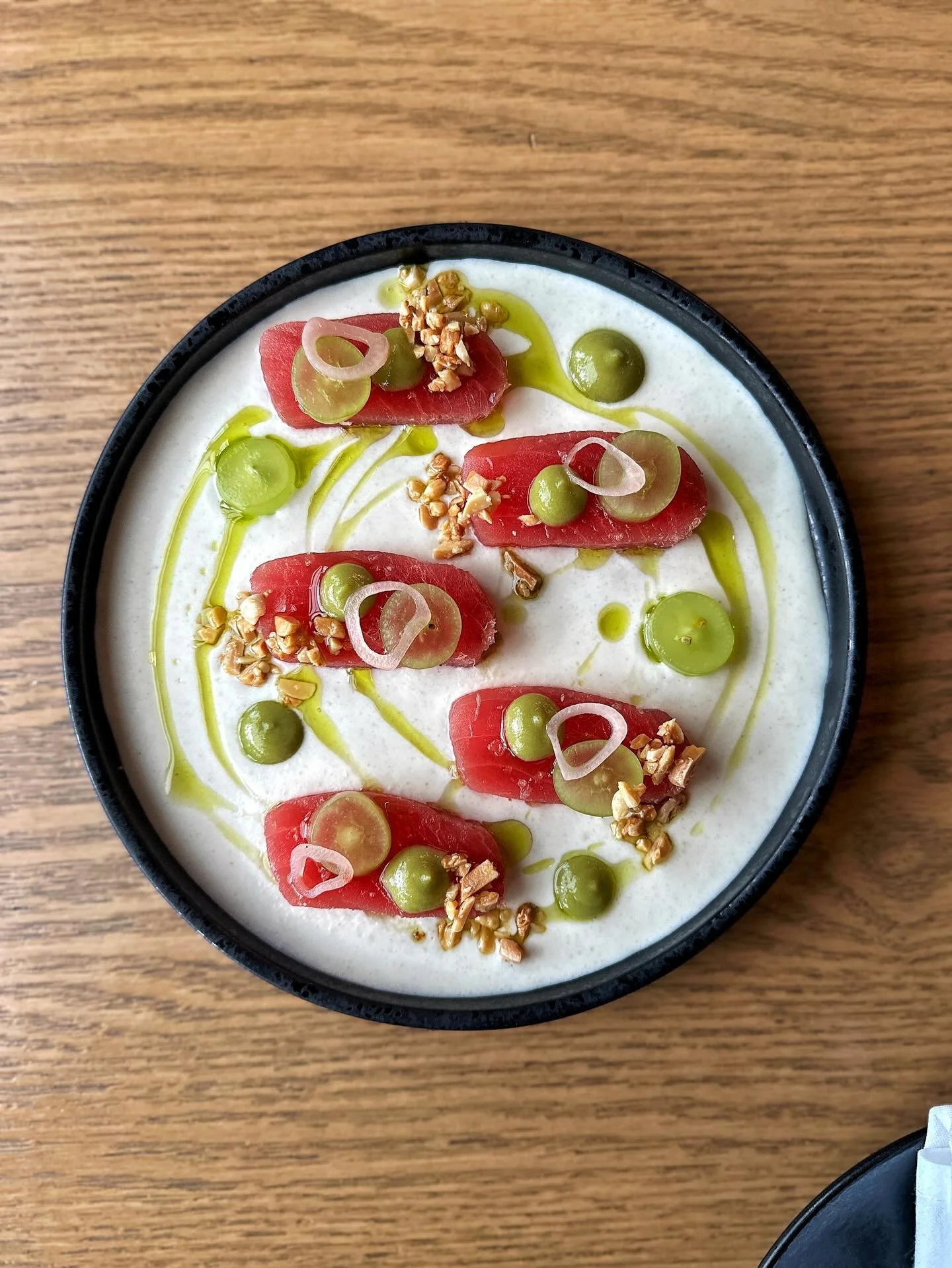 Citrus Zest &amp; Sea Salt Cured Yellowfin Tuna, White Gazpacho, Charred Onion Oil, Castelvetrano Olive Gel, Pickled Shallots, Green Grapes and Toasted Almonds

🐟🍋&zwj;🟩🍽️🎯🍾🍇🍞✨🌶️

@patandbettys