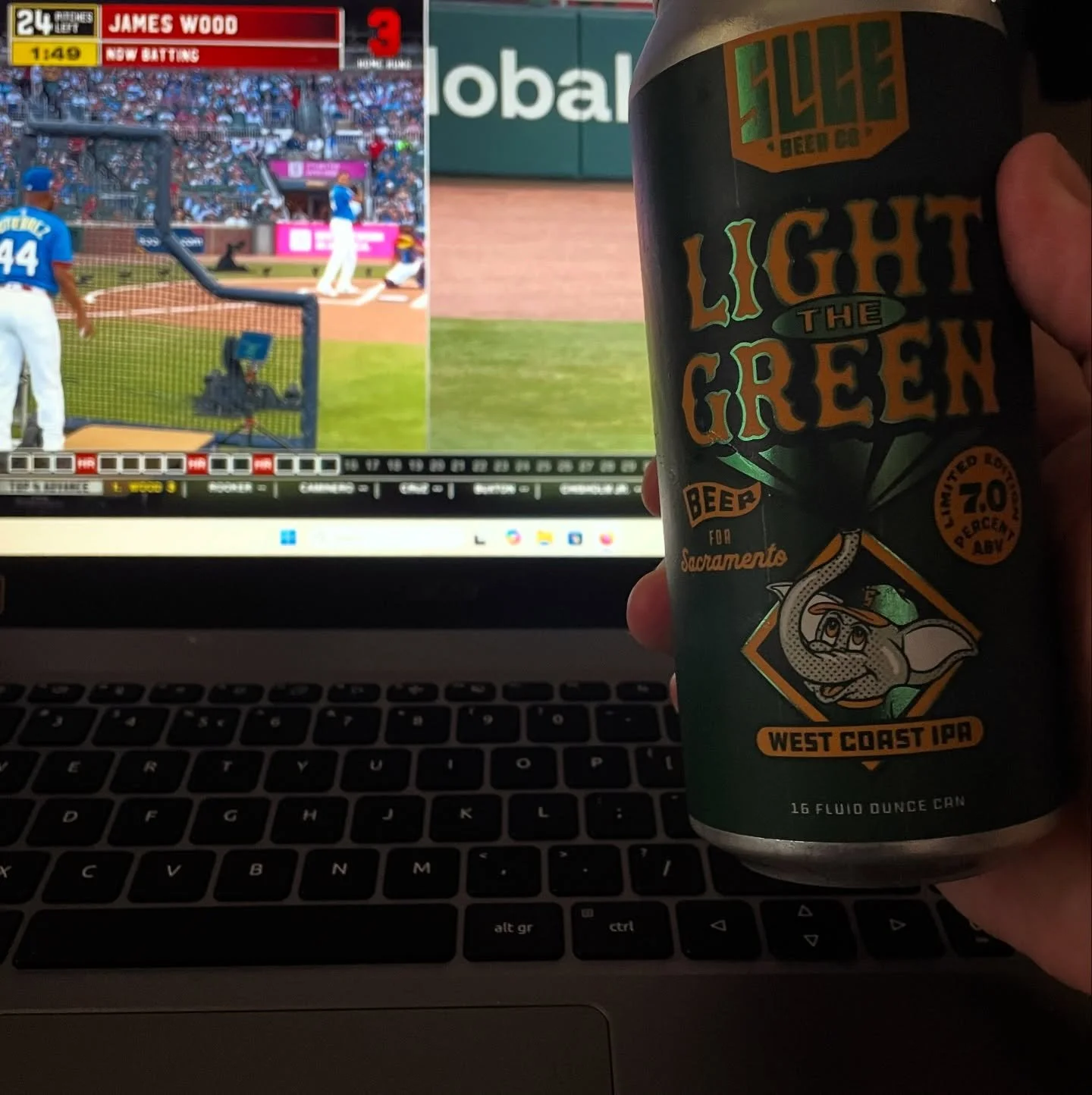 Perfect beer for the home run derby! Thanks @naturallyfantastic for the bevvy. This is an absolute ripper of a WCIPA from @slicebeer. It&rsquo;s definitely right up my alley. Suuuuper hop forward. Crisp and biting in the best way.