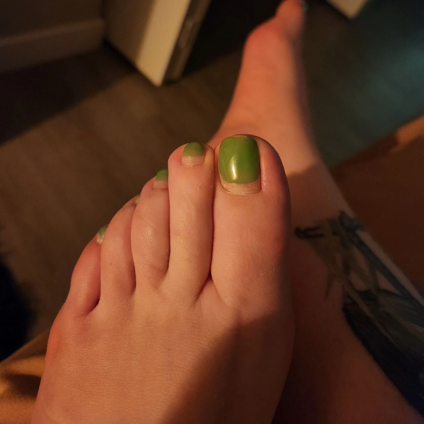 I'm so overdo for a pedicure. Getting one tomorrow, what color should I get? I'm thinking coral or a dark peachy color... stay tuned!