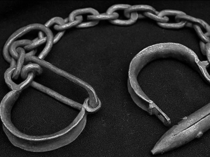 Slave-shackles-283kb.jpg