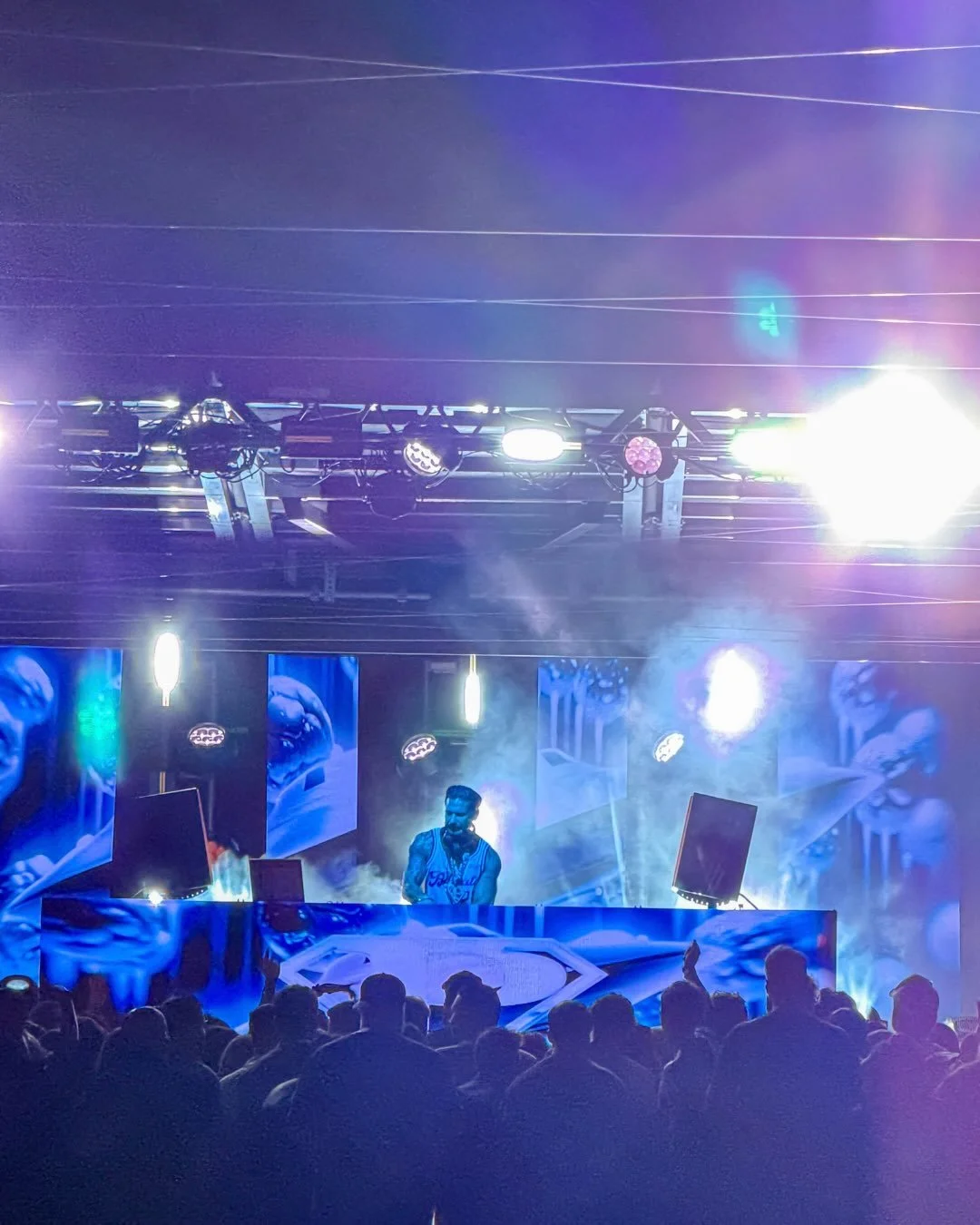 Pauly D Brings the Party to Borgata

A hometown show for New Jersey&rsquo;s own DJ Pauly D called for a serious PA.&nbsp;

Borgata brought in additional 1 SOUND PA to integrate with its existing distributed 1 SOUND system at the Beer Garden, amping u