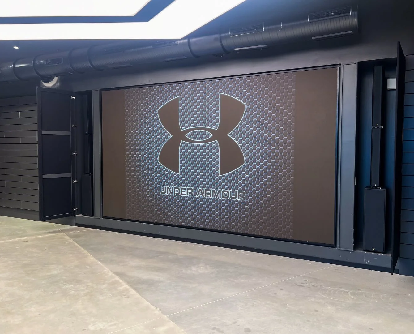 From company lectures to high-energy workout sessions, Under Armour&rsquo;s headquarters needs sound that can keep up.

At Under Armour&rsquo;s headquarters in Baltimore, Maryland, McCann Systems integrated 1 SOUND Tower LCC84 loudspeakers and SUB310