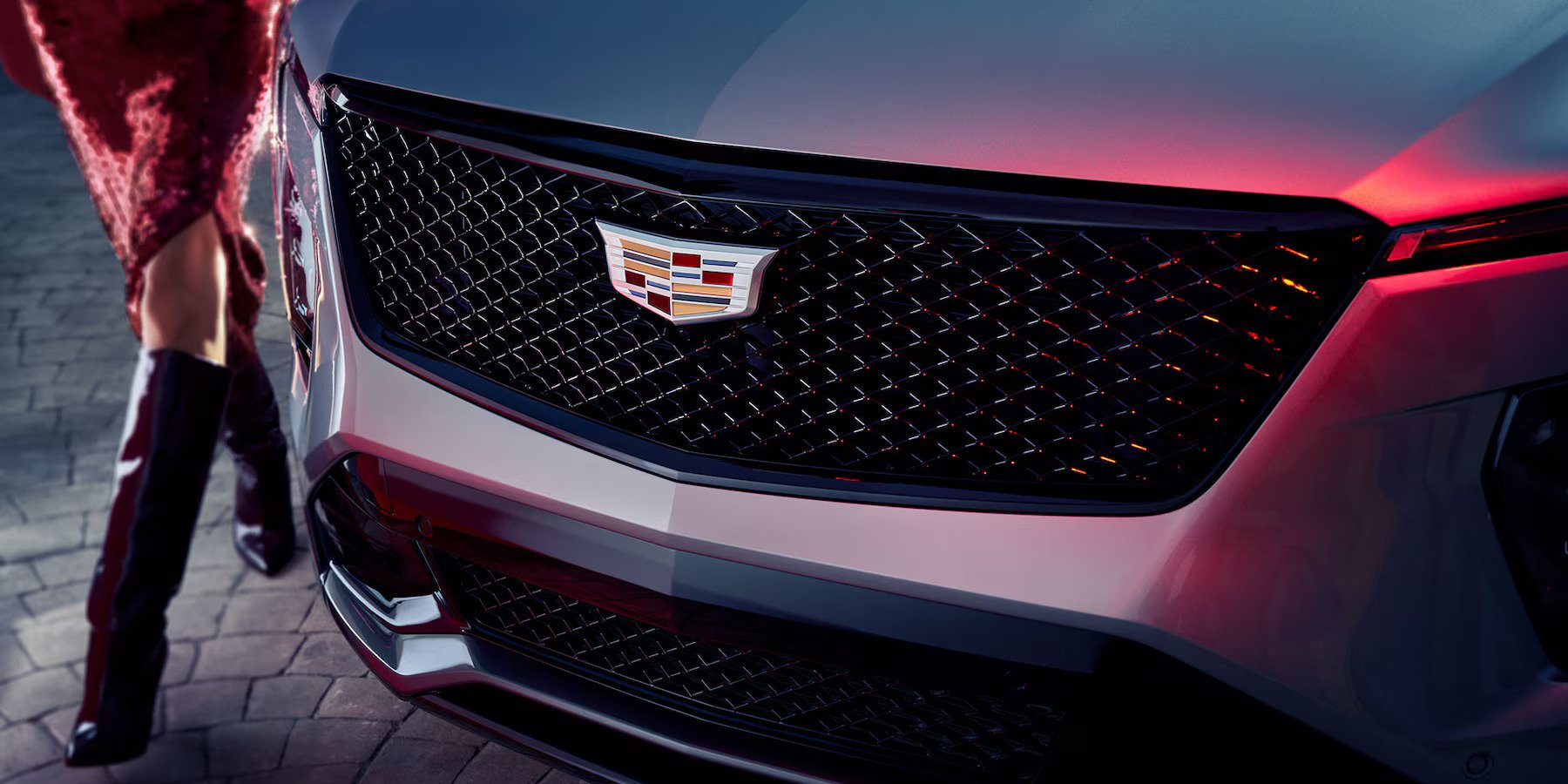 my25-xt4-gallery-modal-exterior-front-grille.jpg