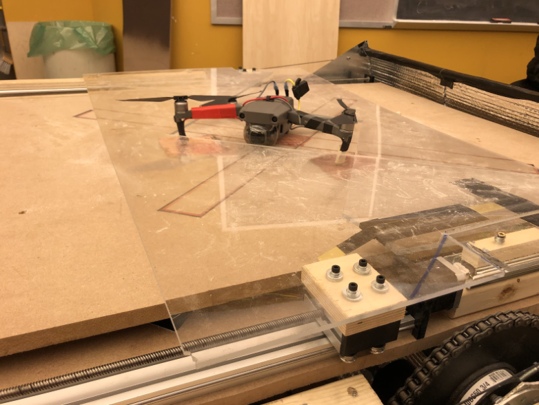 Closer look at the centering mechanism in its closed position.