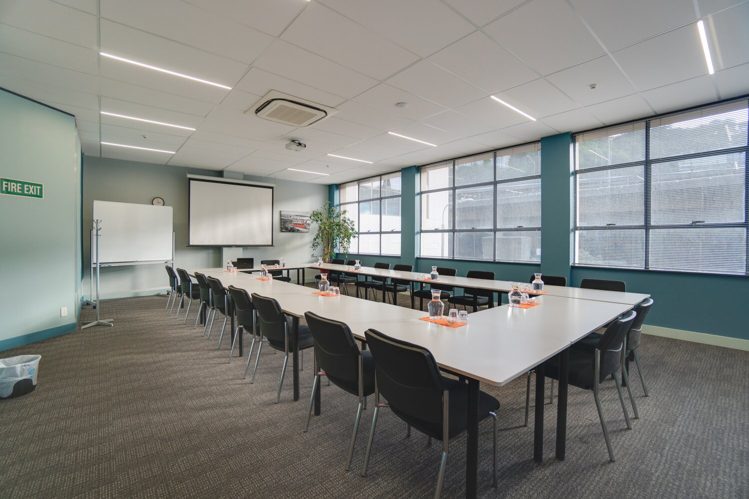 Best Layouts For Your Conference Rooms - Shure USA