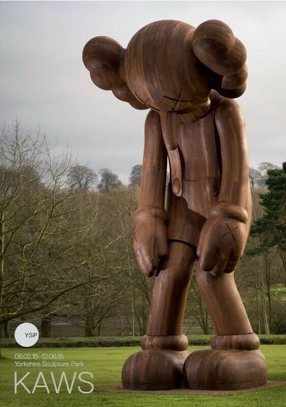 KAWS】YORKSHIRE SCULPTURE PARK ポスター | angeloawards.com