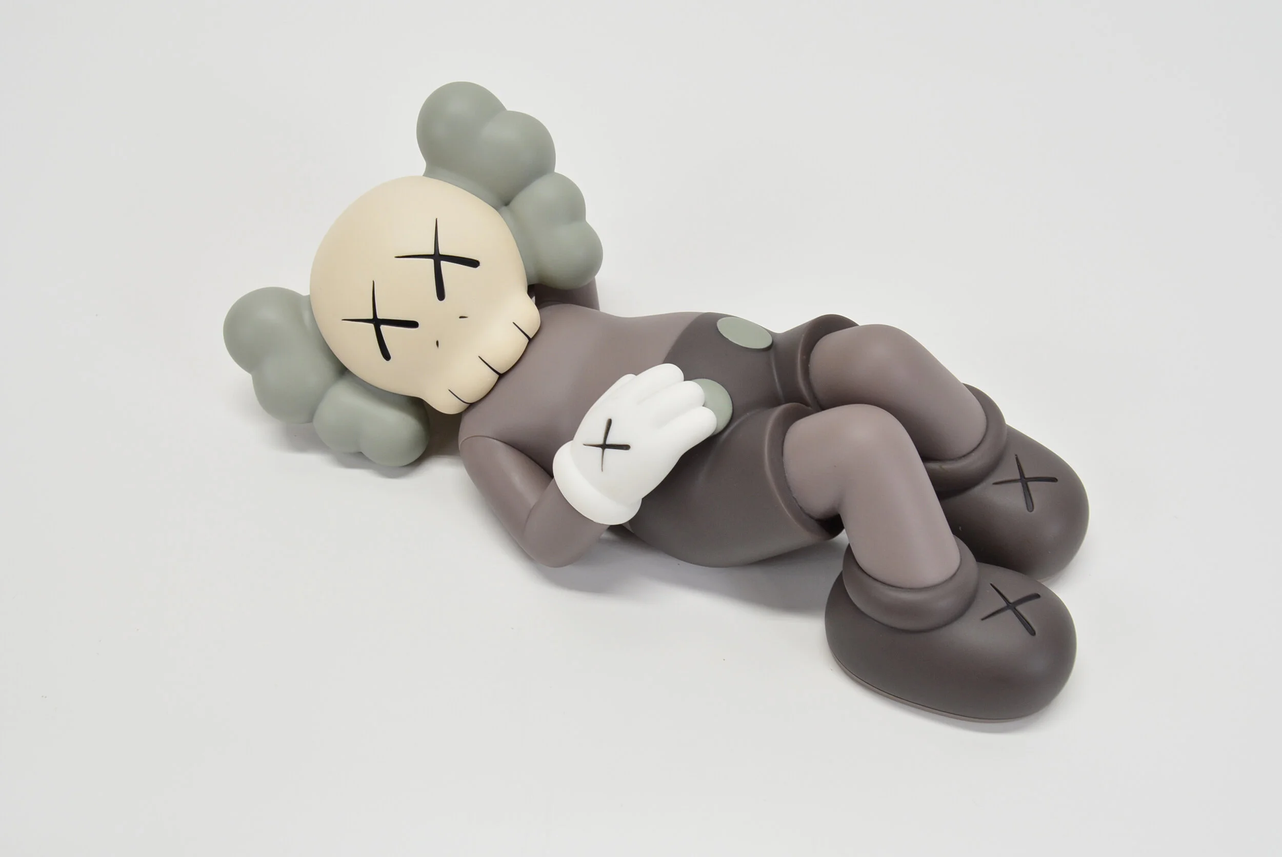 KAWS HOLIDAY JAPAN VINYL FIGURE (BROWN) — STANDARD X FUTURE
