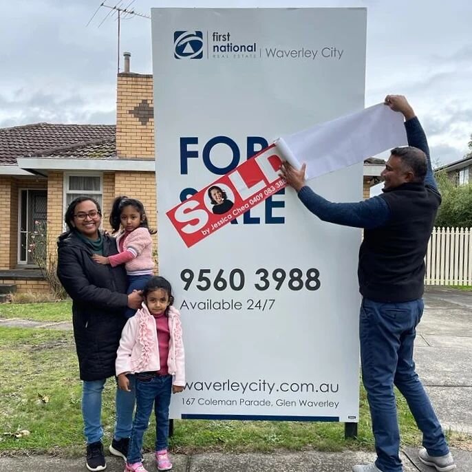 Today's forecast: light rain and 14&deg; with 100% chance of sold! 🌧😉

Congratulations to the new owners of 3 Kalonga Court, Glen Waverley!

#results #realestate #realestateagents #glenwaverley #mountwaverley #wheelershill #homebuying #homeselling 