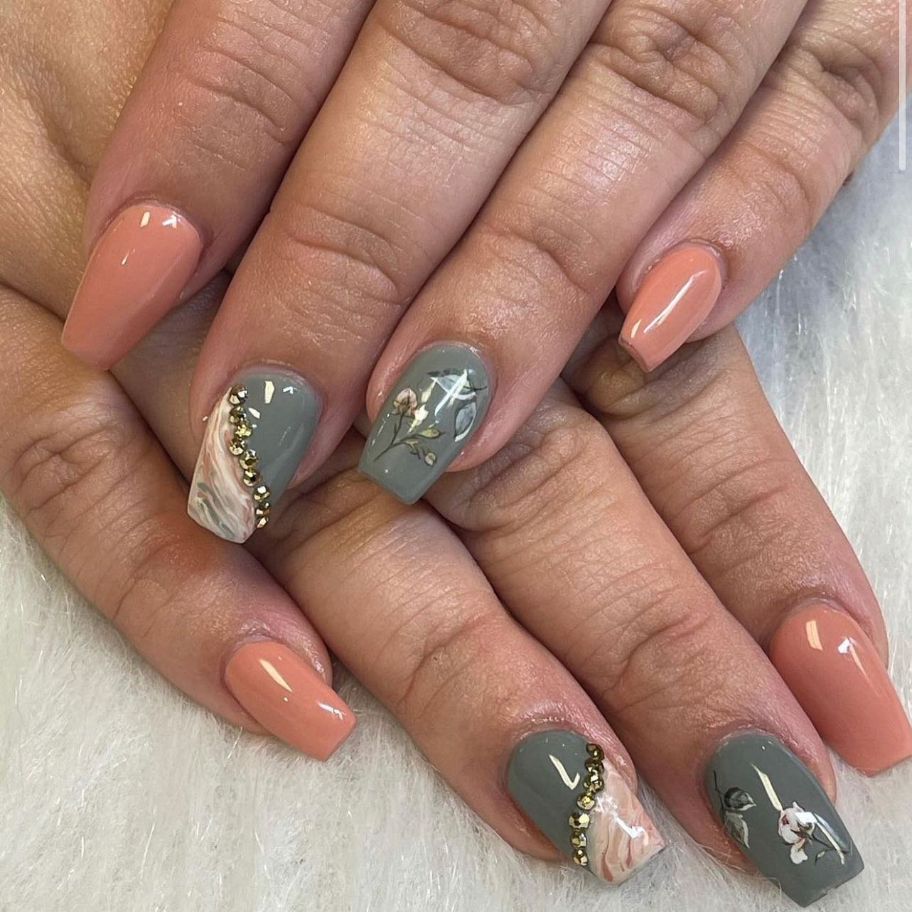 Beautiful full set by Jenny! @mommystimeout_byjenny 

#merakisalonstudio #merakiroscoe #roscoesalon #rockfordsalon