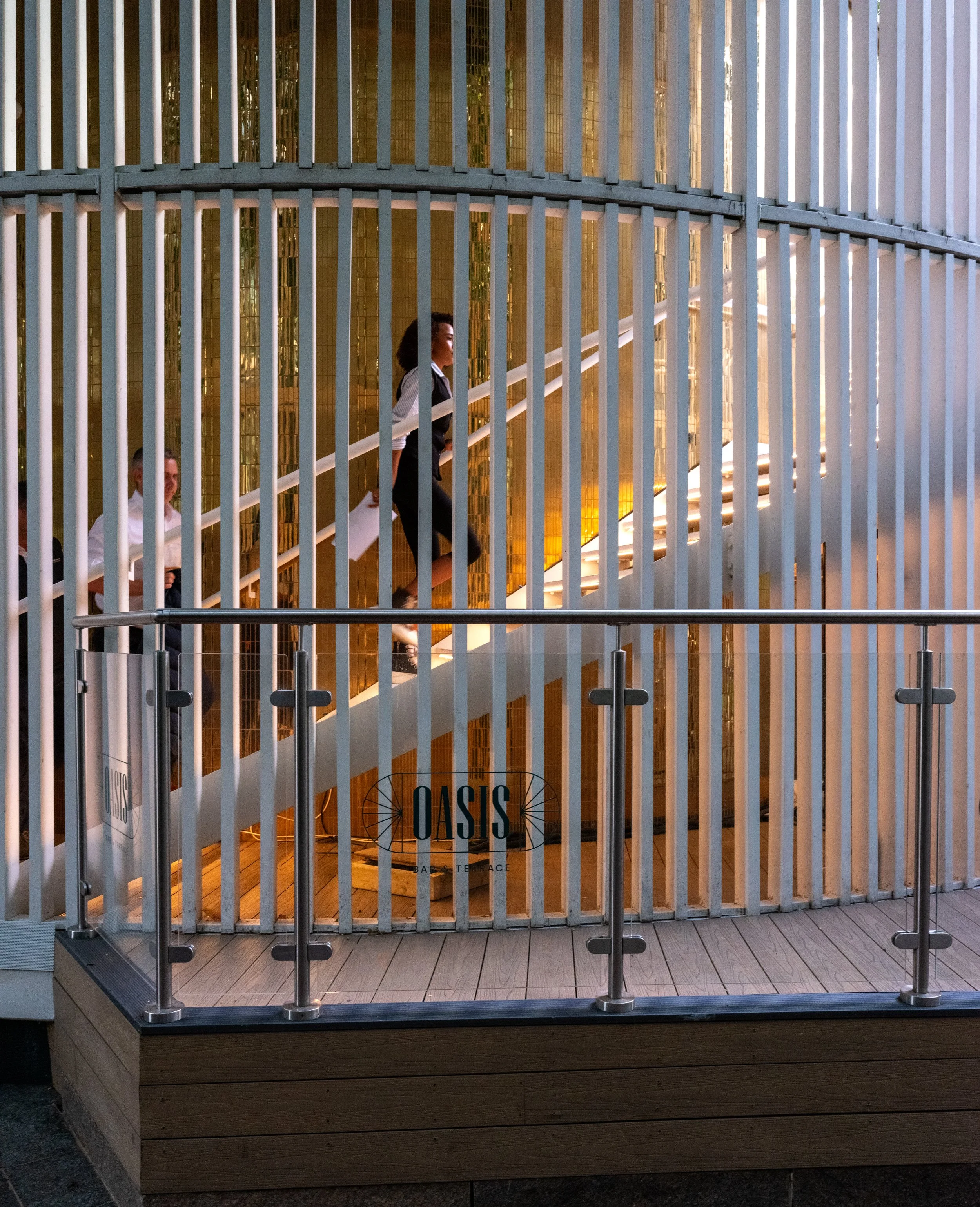 Oasis Bar Canary Wharf London : Thames & Newcastle Givanni Associates