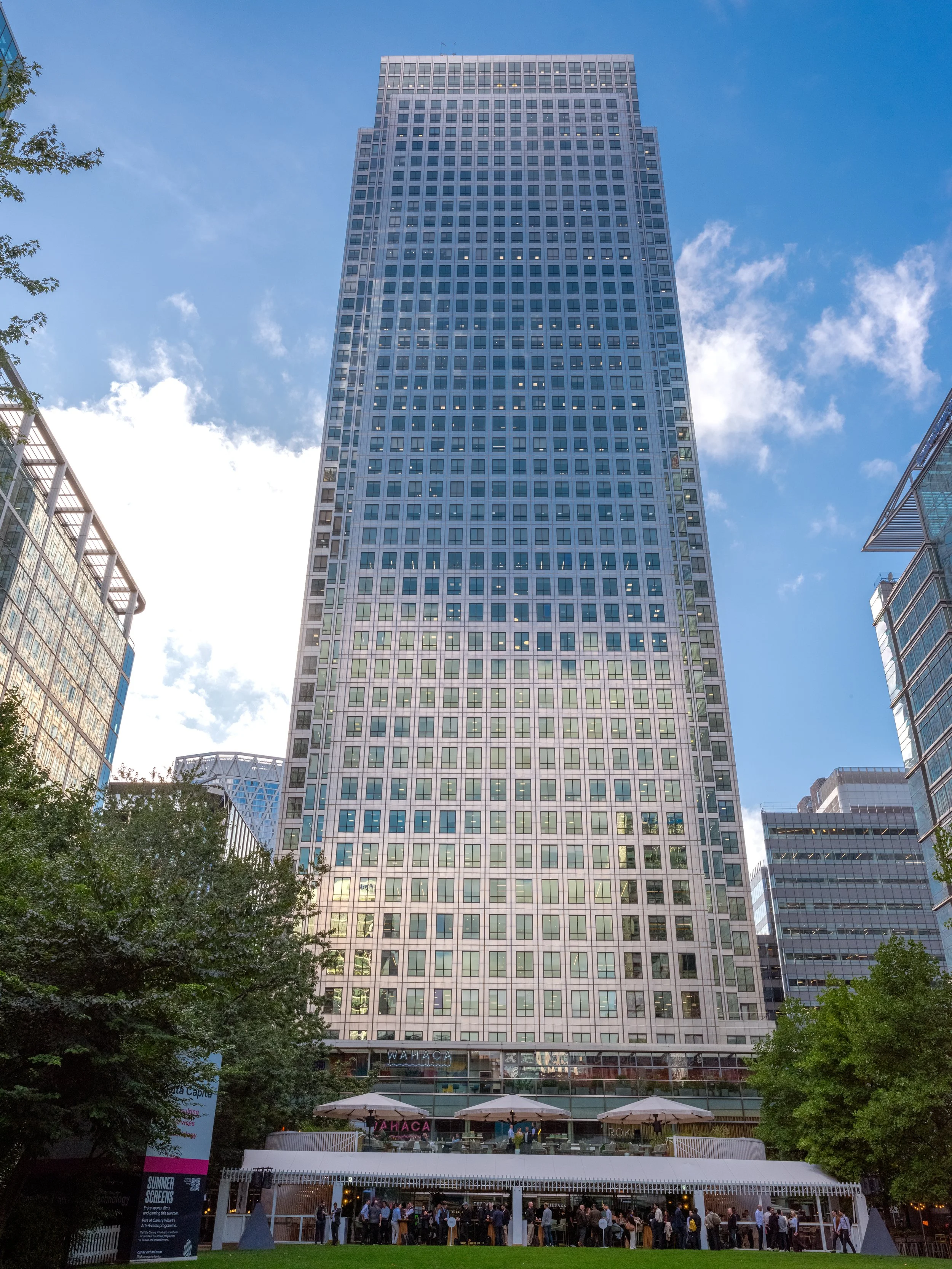 Oasis Bar Canary Wharf London : Thames & Newcastle Givanni Associates