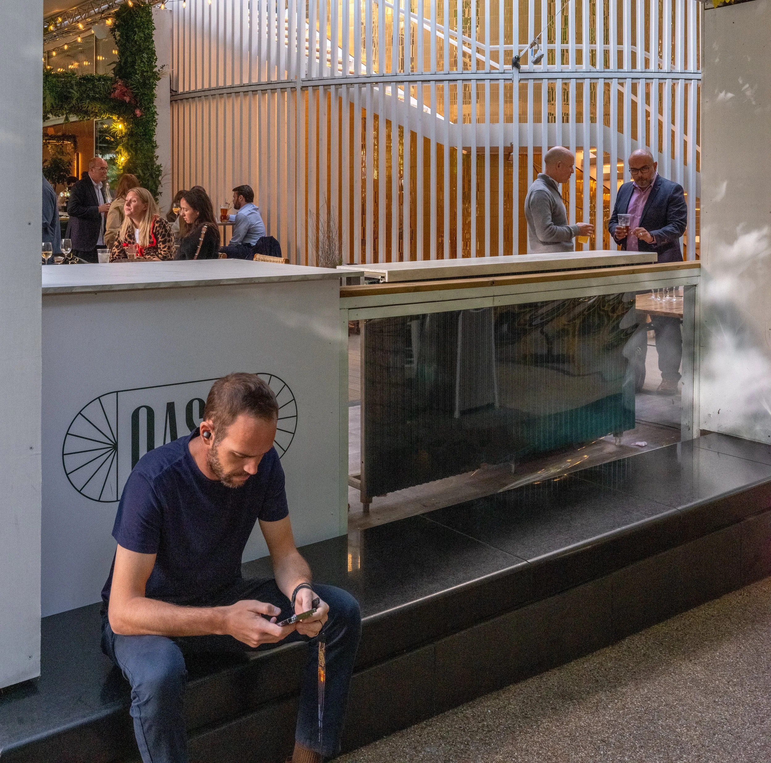 Oasis Bar Canary Wharf London : Thames & Newcastle Givanni Associates