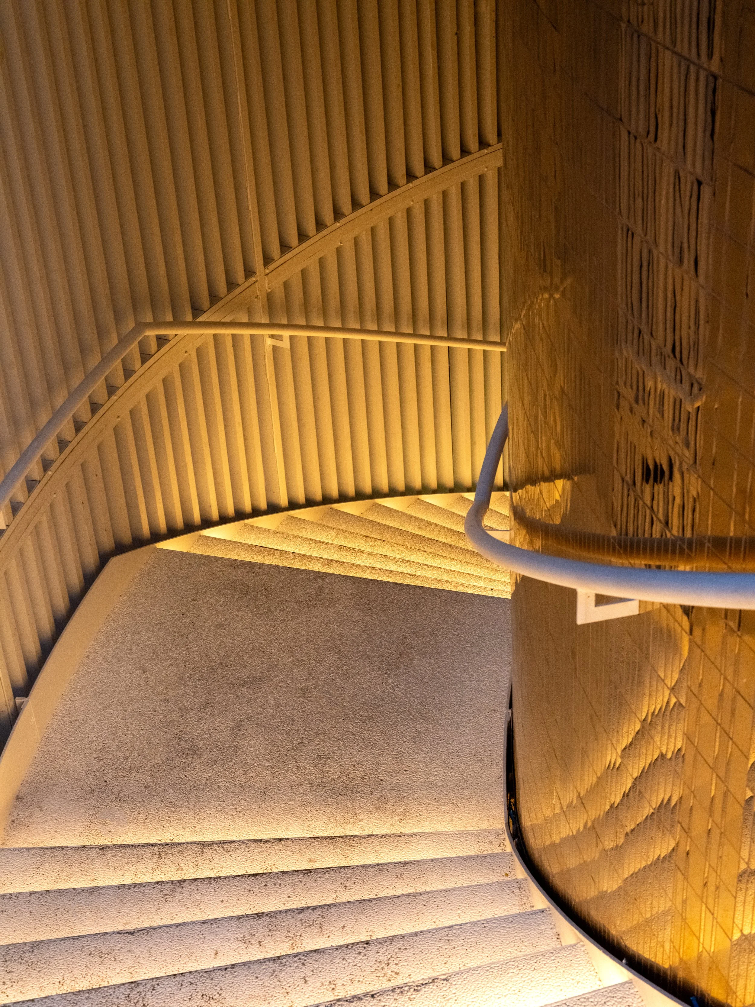 Oasis Bar Canary Wharf London : Thames & Newcastle Givanni Associates