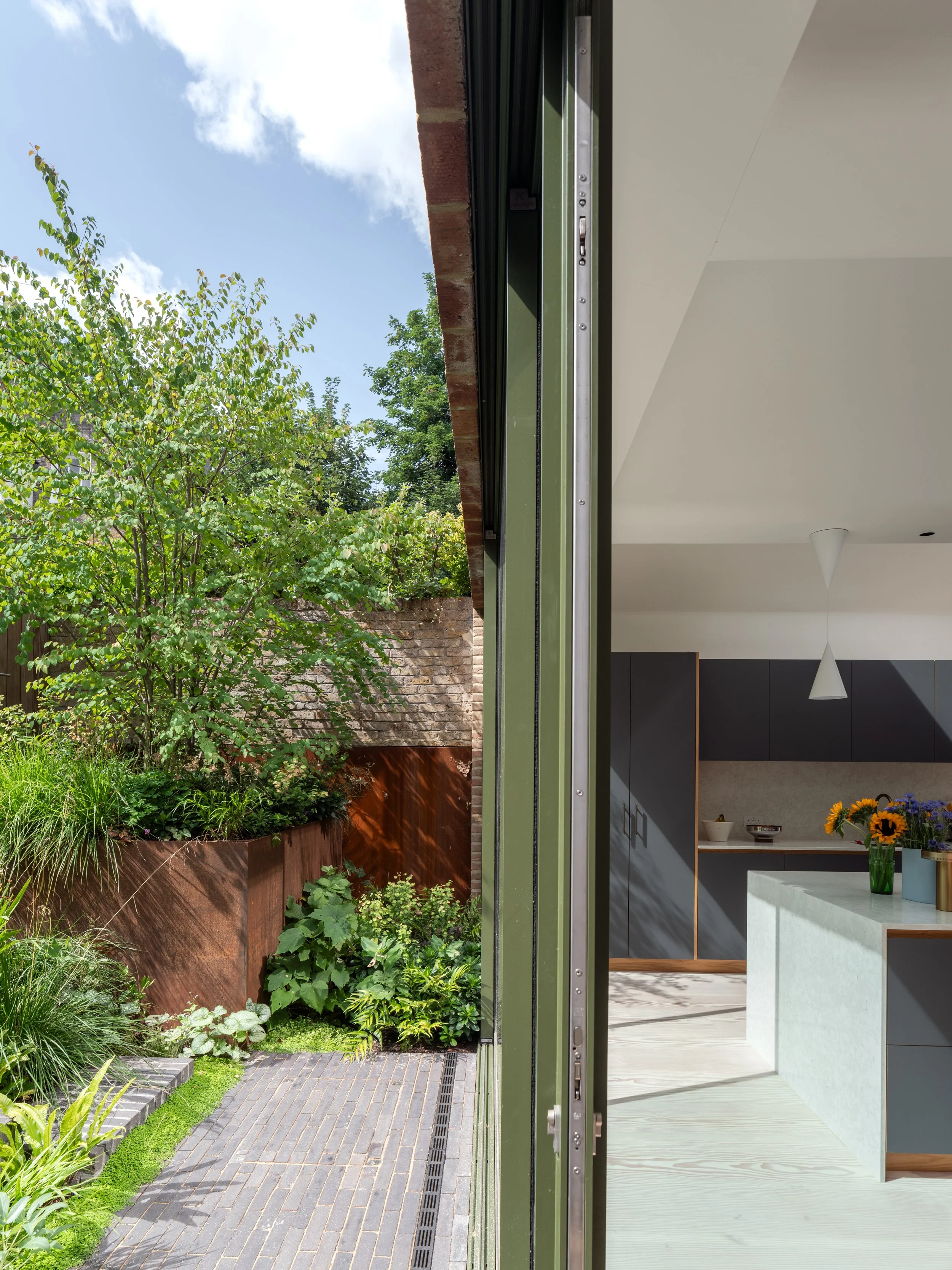 Private House North London : Thames & Newcastle Contractor - Rare Architects 