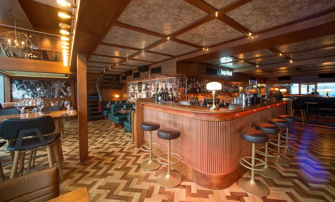 Bar Social Eating05web.jpg