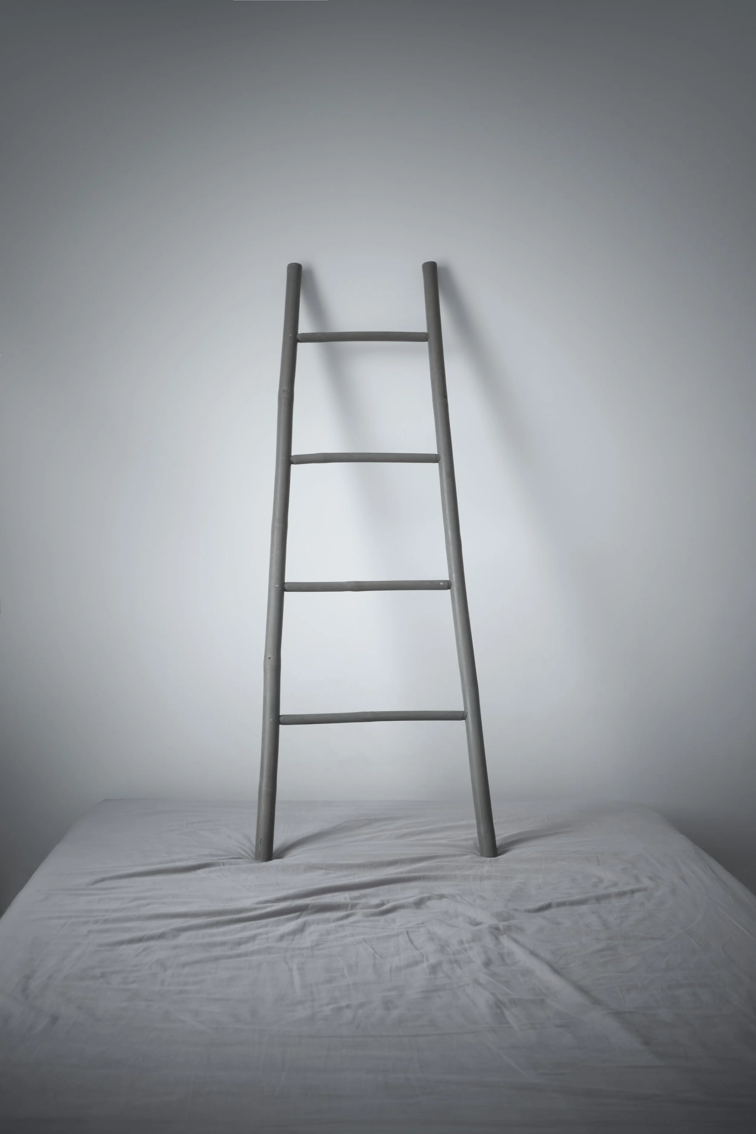  .  4.- Una escalera.  .  . 
