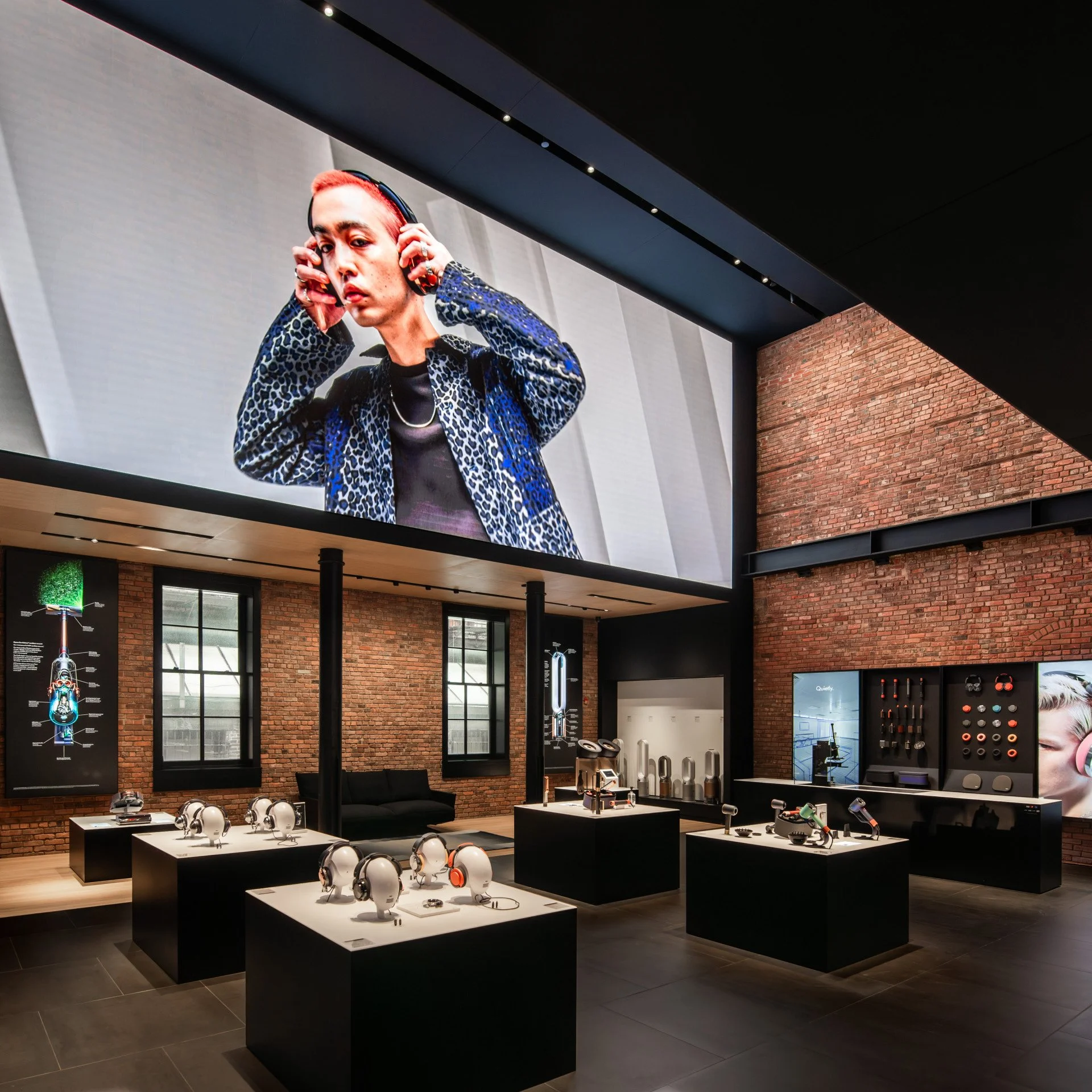 DysonDemoStore_NewYorkSoho_OnTrac_Interior.jpg
