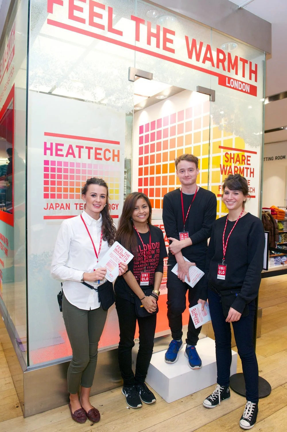 UNIQLO_Store_interior4_WARMTH.jpg