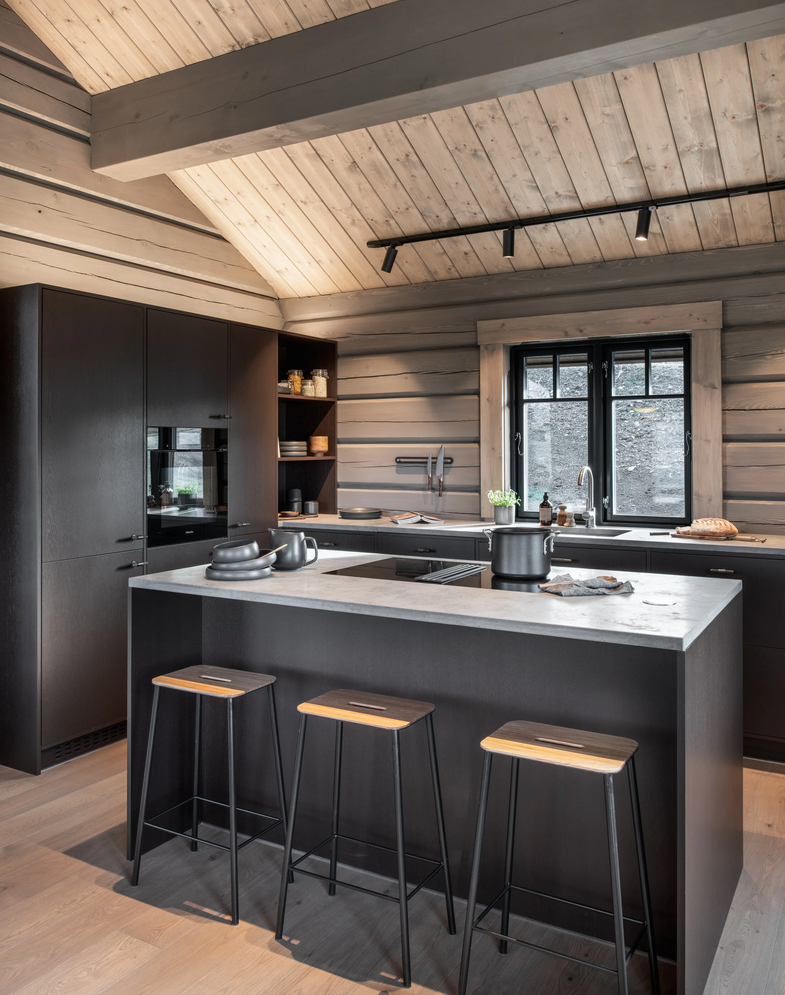 LHM 5, Kvitfjell by LHM gruppen