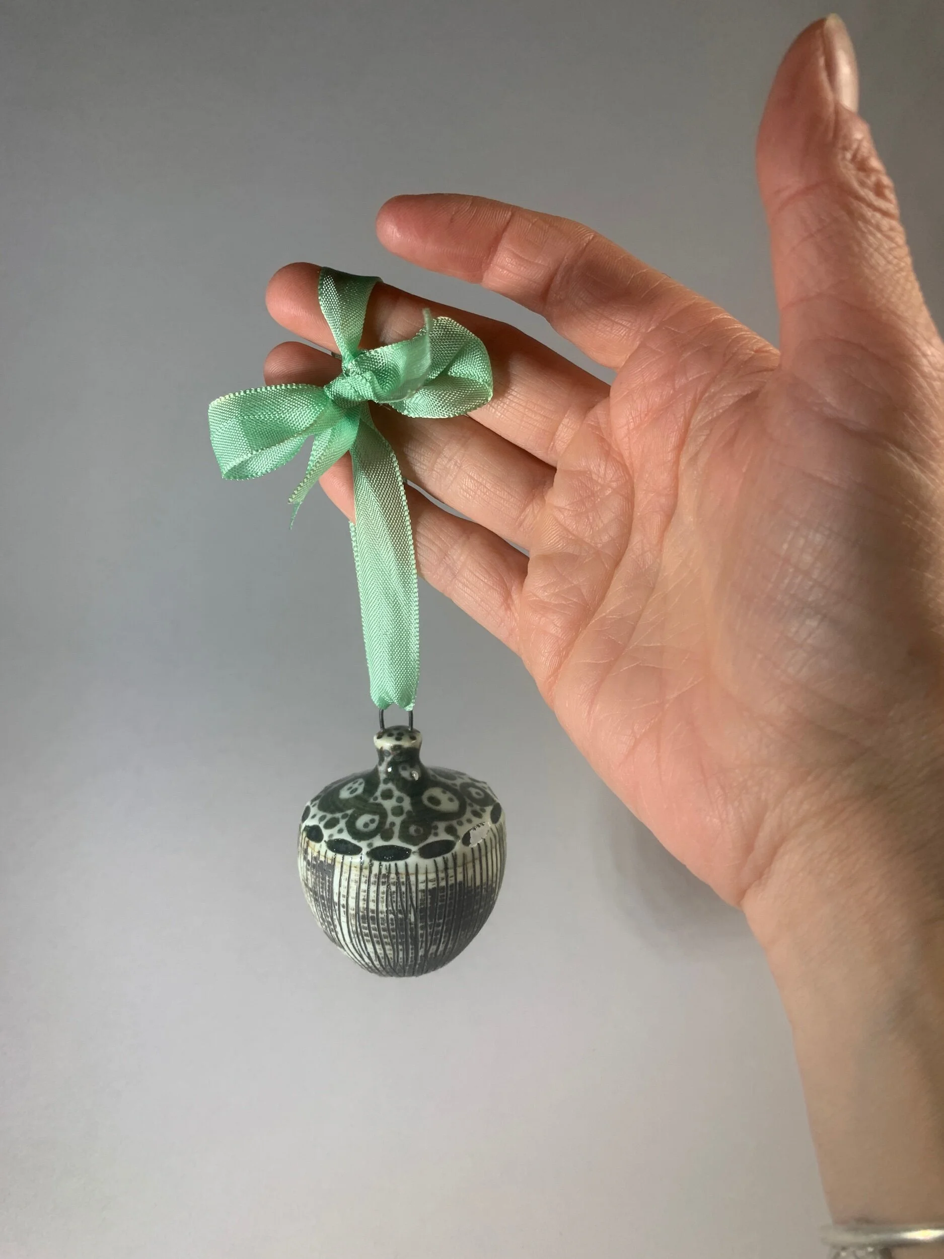 7EEF45AA-AC22-47A7-B0A2-C48C5BC25FF3